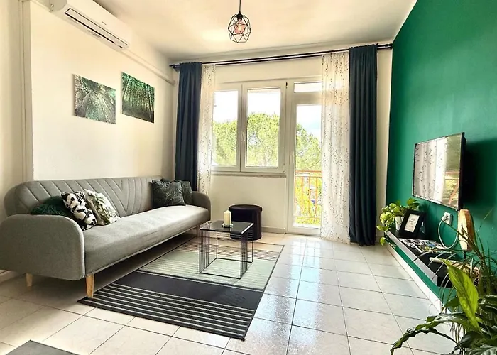Apartment Green